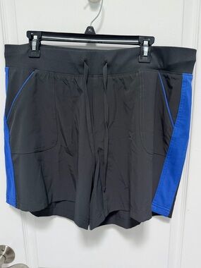 Tek Gear women’s shorts, Size XL, Gray & Blue, 2-Pockets, Pull-on, Elastic Waist